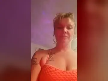 Mizzmoist  live sex cam