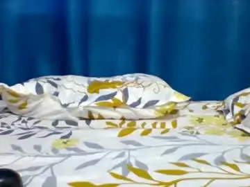 Sexyapple2002  live sex cam