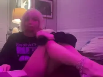 Elfspit  live sex cam