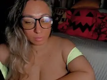 Foxxxy__lady  live sex cam