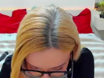 Verrasweet4u  live sex cam