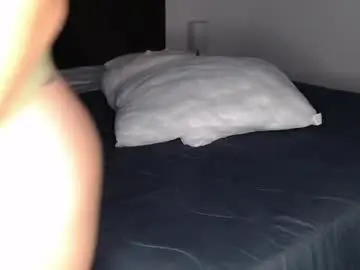 Yenn_claros  live sex cam