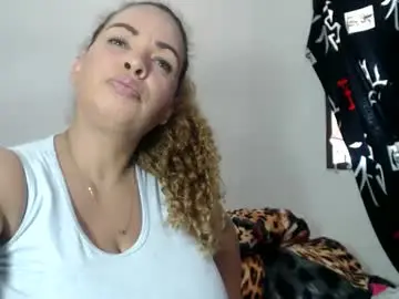 Bustyamanda_  live sex cam