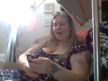 Hippysnewhere  live sex cam