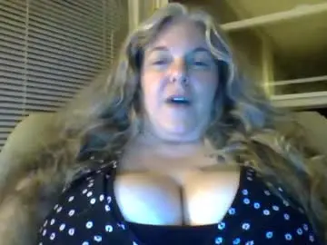 Hippysnewhere  live sex cam