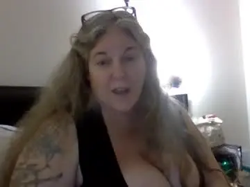 Hippysnewhere  live sex cam