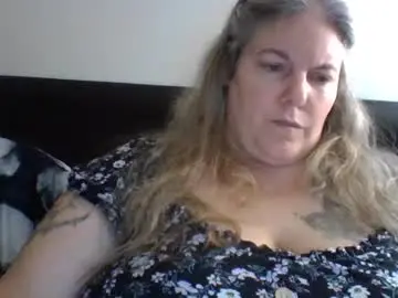 Hippysnewhere  live sex cam