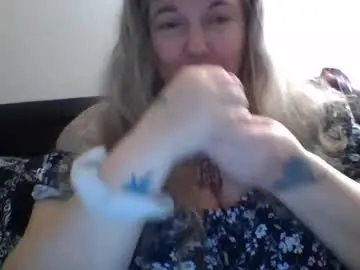 Hippysnewhere  live sex cam