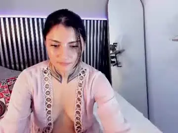 Louissa_bennet  live sex cam