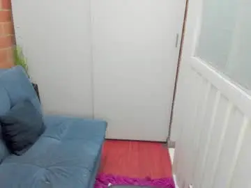 Penelope47  live sex cam