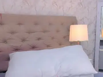 Thiiarabrown  live sex cam
