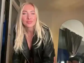 Heyskylarr  live sex cam