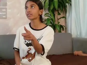 Yuliethpetite  live sex cam