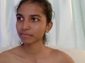 Yuliethpetite  live sex cam