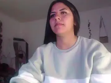 Hilari18  live sex cam