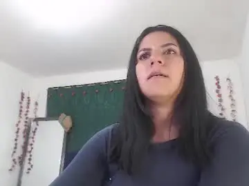 Hilari18  live sex cam