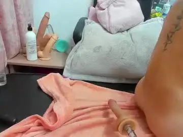 Hornyskinny26  live sex cam
