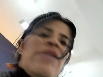 Hornyskinny26  live sex cam