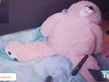 Miatorres4  live sex cam