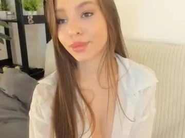 Moanshade  live sex cam