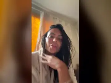 Mochalaura  live sex cam