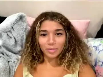 Heylightskn  live sex cam