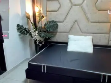 Aleja__slav3  live sex cam