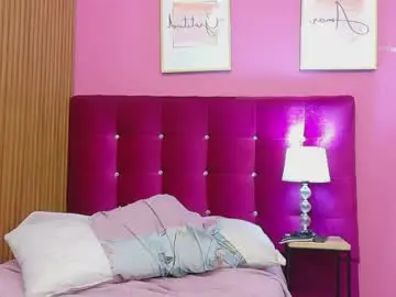 Littleebonymommy  live sex cam