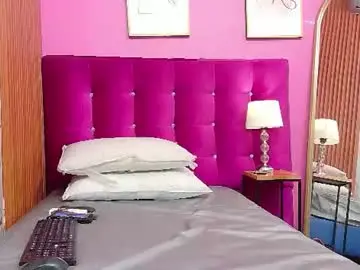 Littleebonymommy  live sex cam