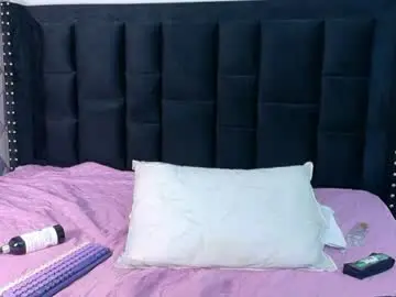 Littleebonymommy  live sex cam