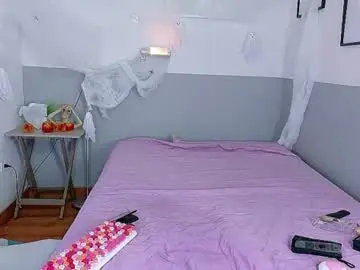 Littleebonymommy  live sex cam