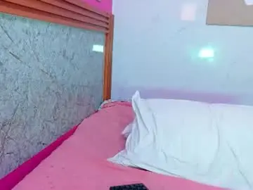 Littleebonymommy  live sex cam