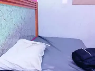 Littleebonymommy  live sex cam