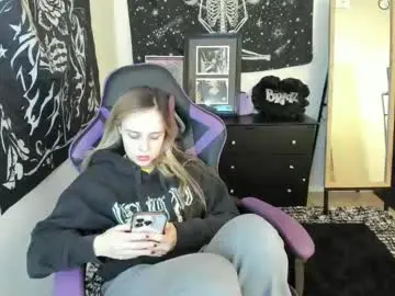 Luna_lovelyy  live sex cam