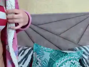 Esmeralda_oikos  live sex cam