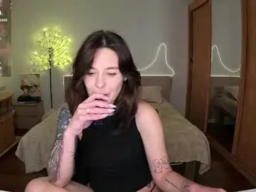 Lilcamomile  live sex cam