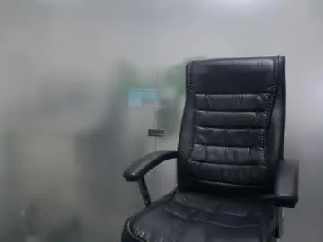 Yaraxcox  live sex cam