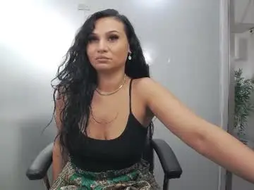 Yaraxcox  live sex cam