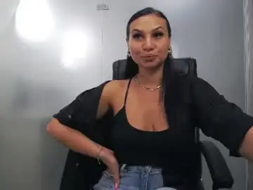 Yaraxcox  live sex cam