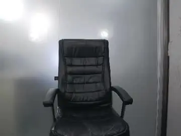 Yaraxcox  live sex cam
