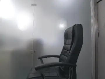 Yaraxcox  live sex cam