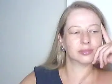 Charmingmila  live sex cam