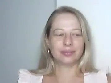 Charmingmila  live sex cam