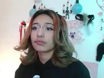 Valerysmith18  live sex cam