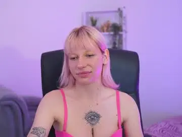 Nadiatiger18  live sex cam