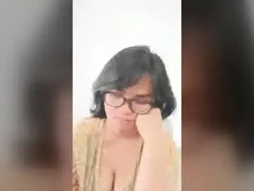 Yourgirlstar28  live sex cam