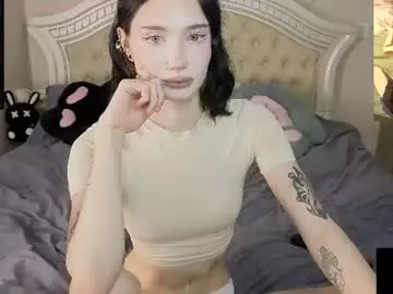Lilpupsonish  live sex cam