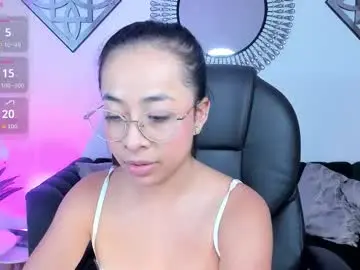 Julyy_adams  live sex cam