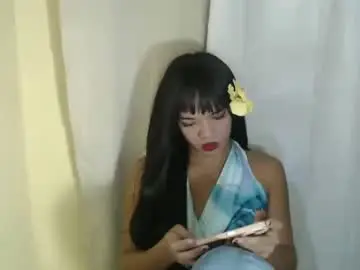 Hoelyguine  live sex cam