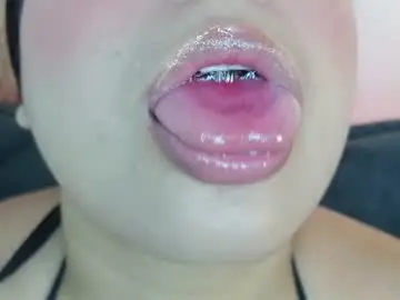Bella_saint33  live sex cam
